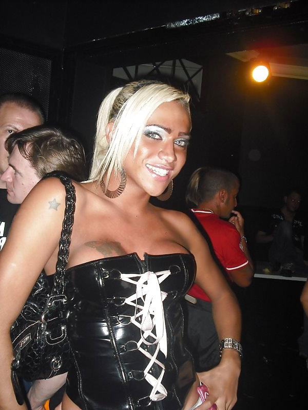 25P Shemale Candid2