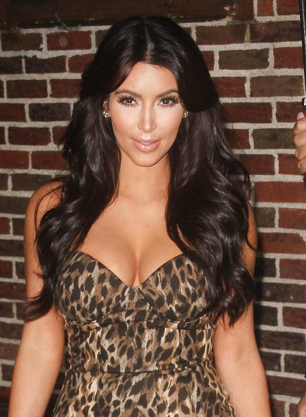 25P Kim Kardashian at the Late Show With David Letterman