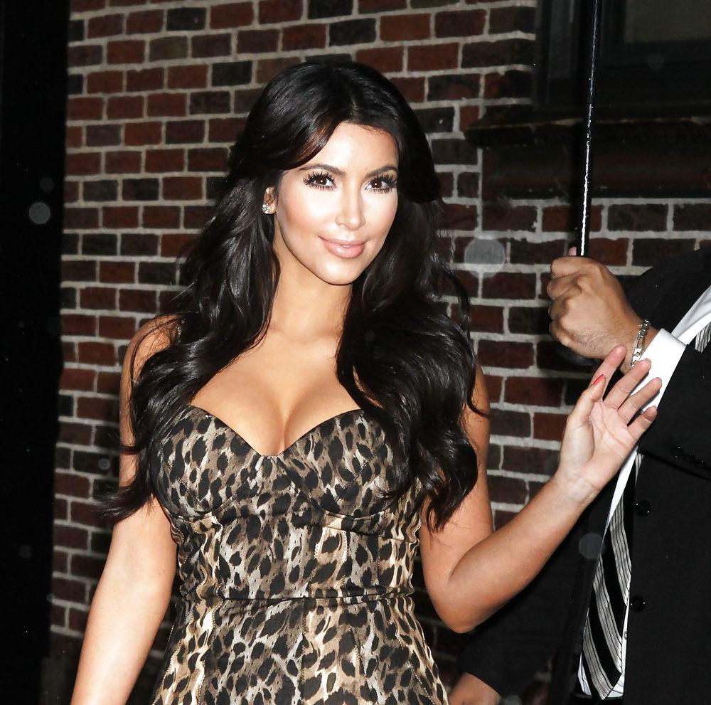 25P Kim Kardashian at the Late Show With David Letterman