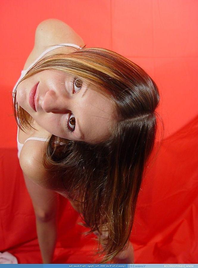 20P Pictures of Josie Model showing off her hot fuckability
