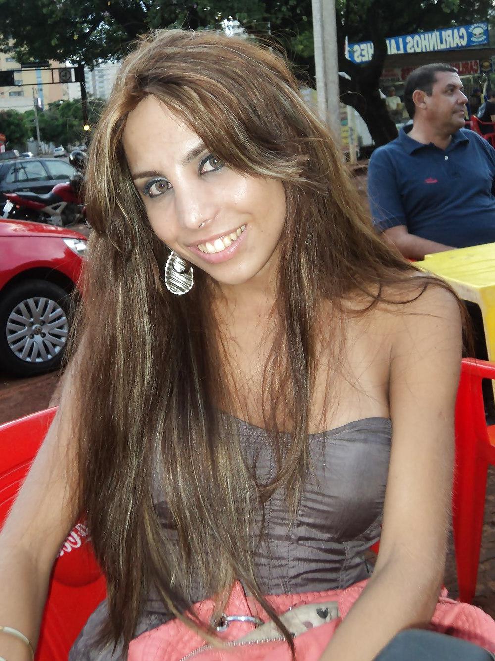 25P Shemale Candid1