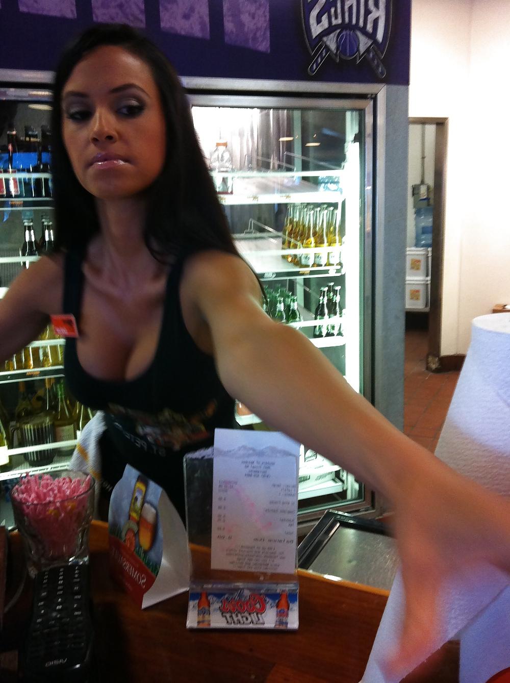 8P Hooters Bartender