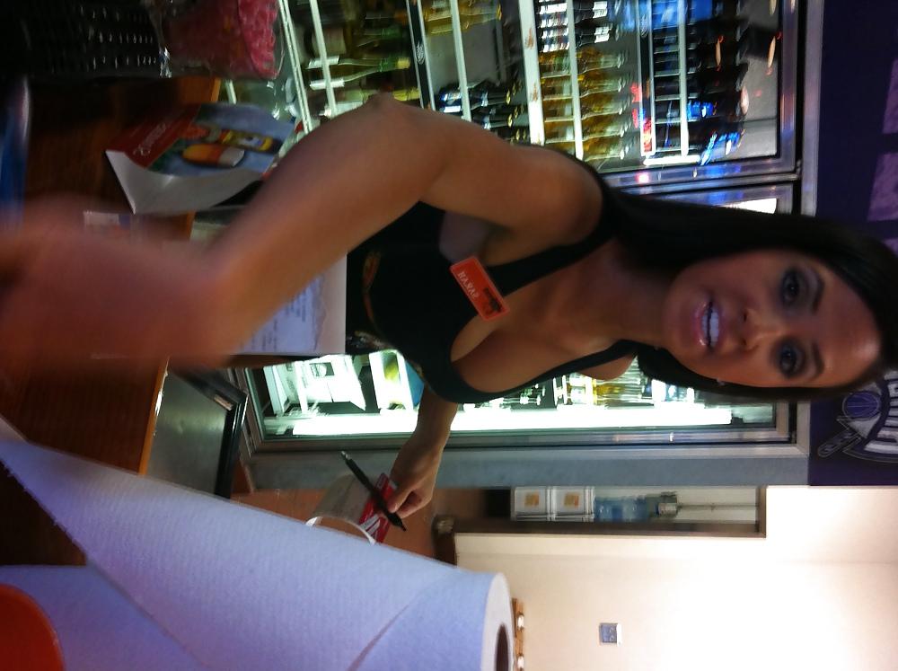 8P Hooters Bartender
