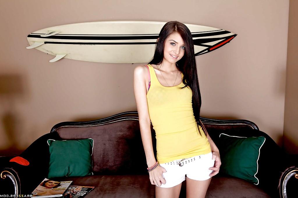16P Pretty teen babe in shorts Zoey Kush exposing her perfect body