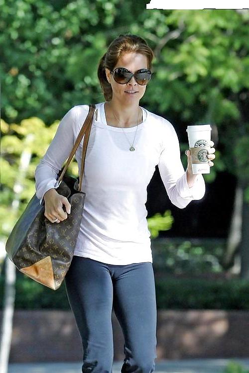25P Celebrity camel toe