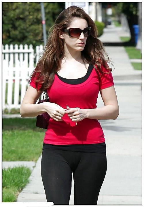 25P Celebrity camel toe