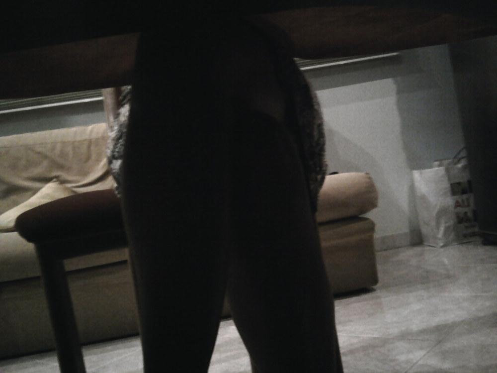 6P Suocera sotto il tavolo- mother law legs