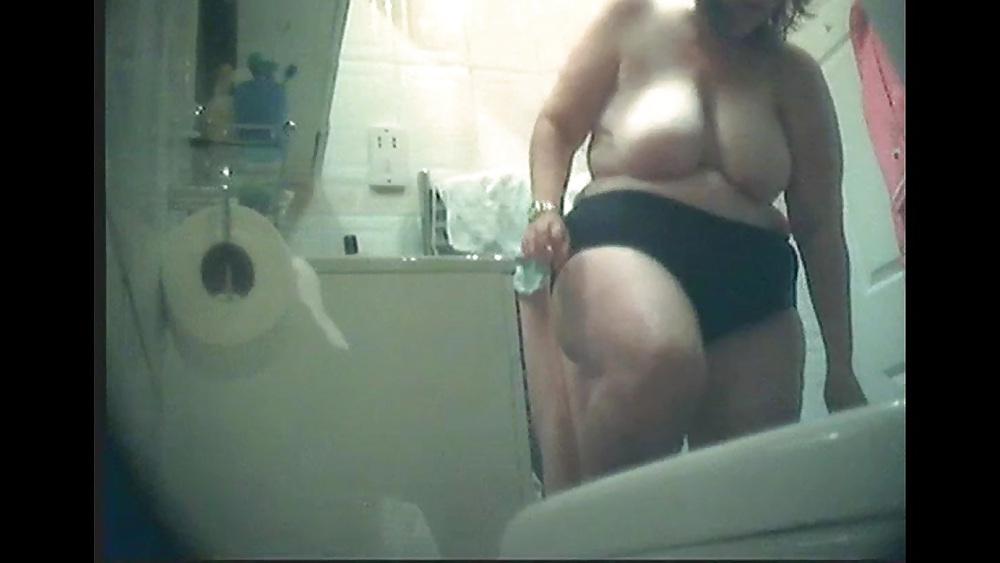 12P Bbw wife caught with hidden cam