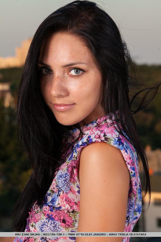 18P Kantata strips off her denim shorts to pose naked overlooking the cityscape