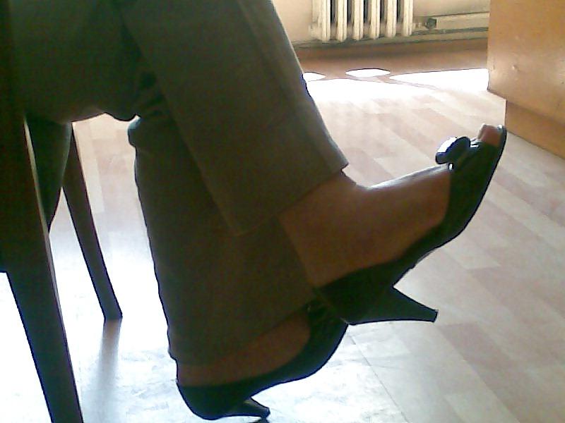22P Nice turkish secretary feet and ass