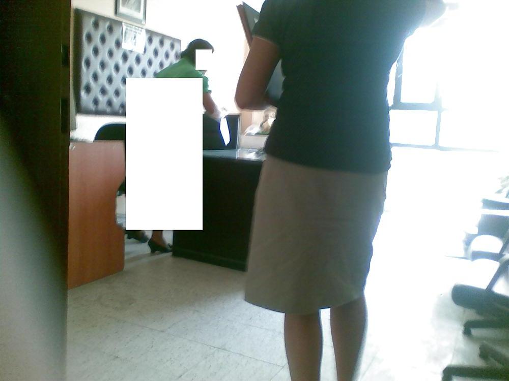 22P Nice turkish secretary feet and ass