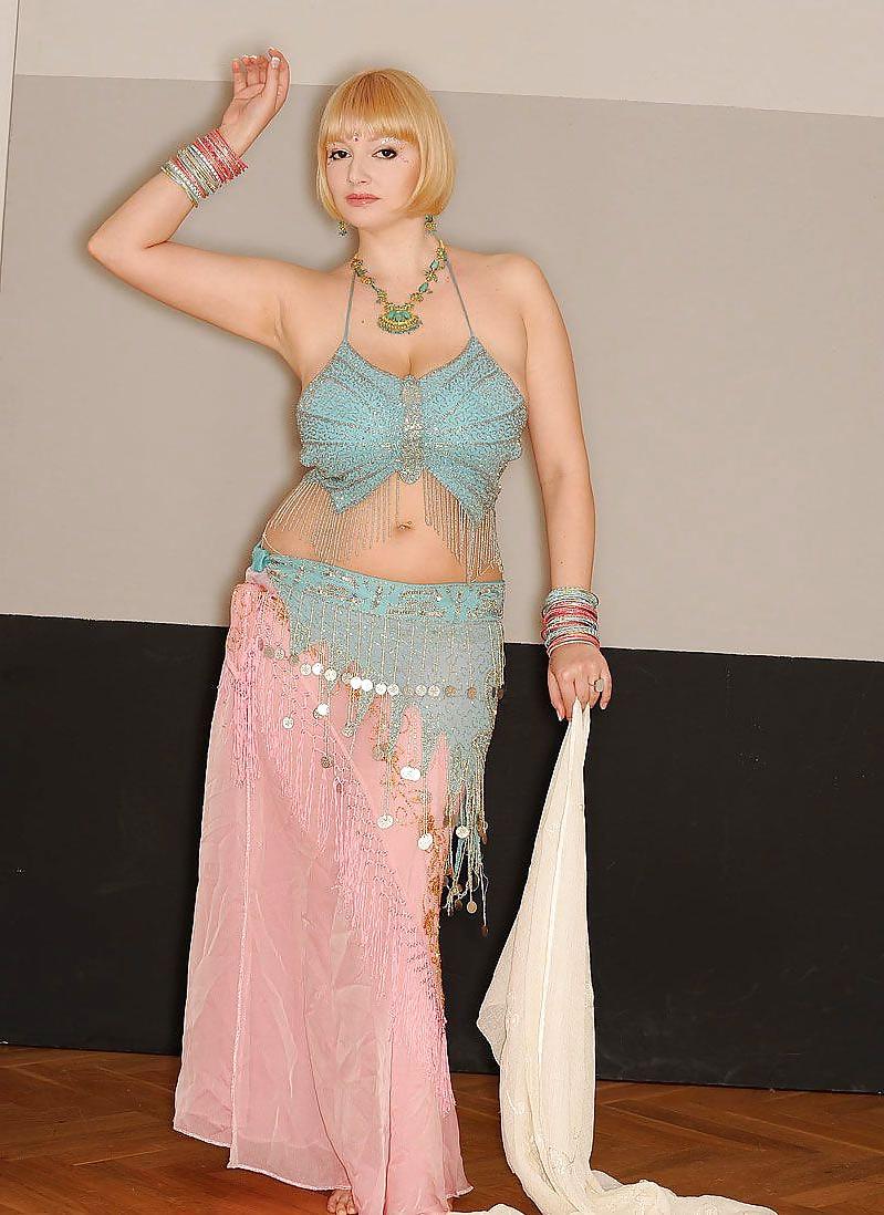 25P Buxom Belly Dancers