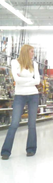 4P Walmart chick - tight jeans