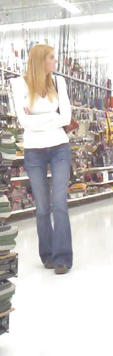 4P Walmart chick - tight jeans