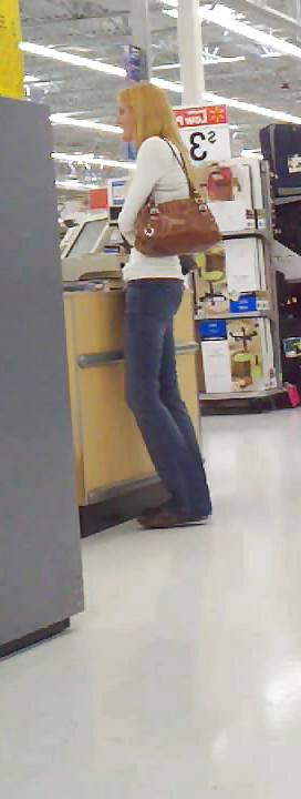4P Walmart chick - tight jeans