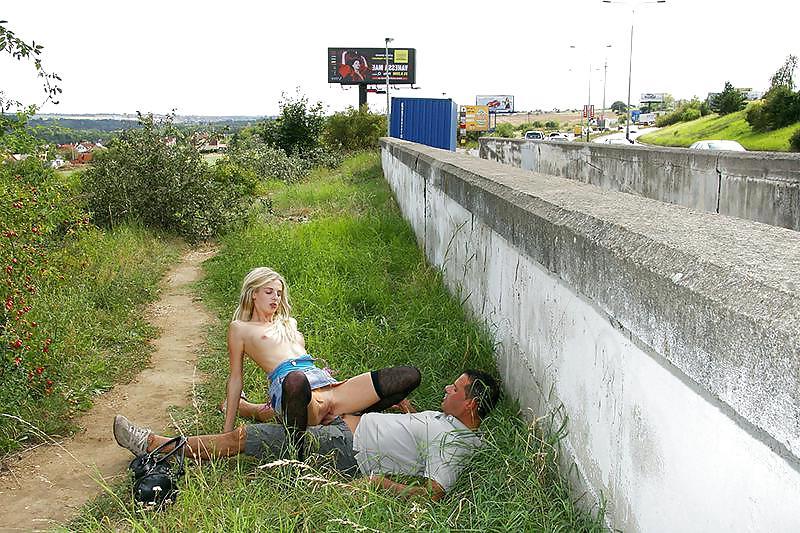 12P Couple sucking an flashing in nature by Sail