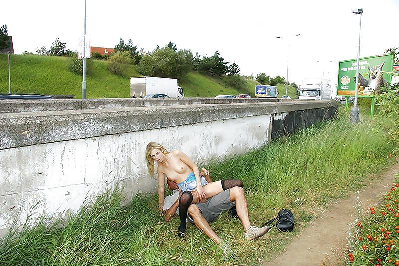 12P Couple sucking an flashing in nature by Sail