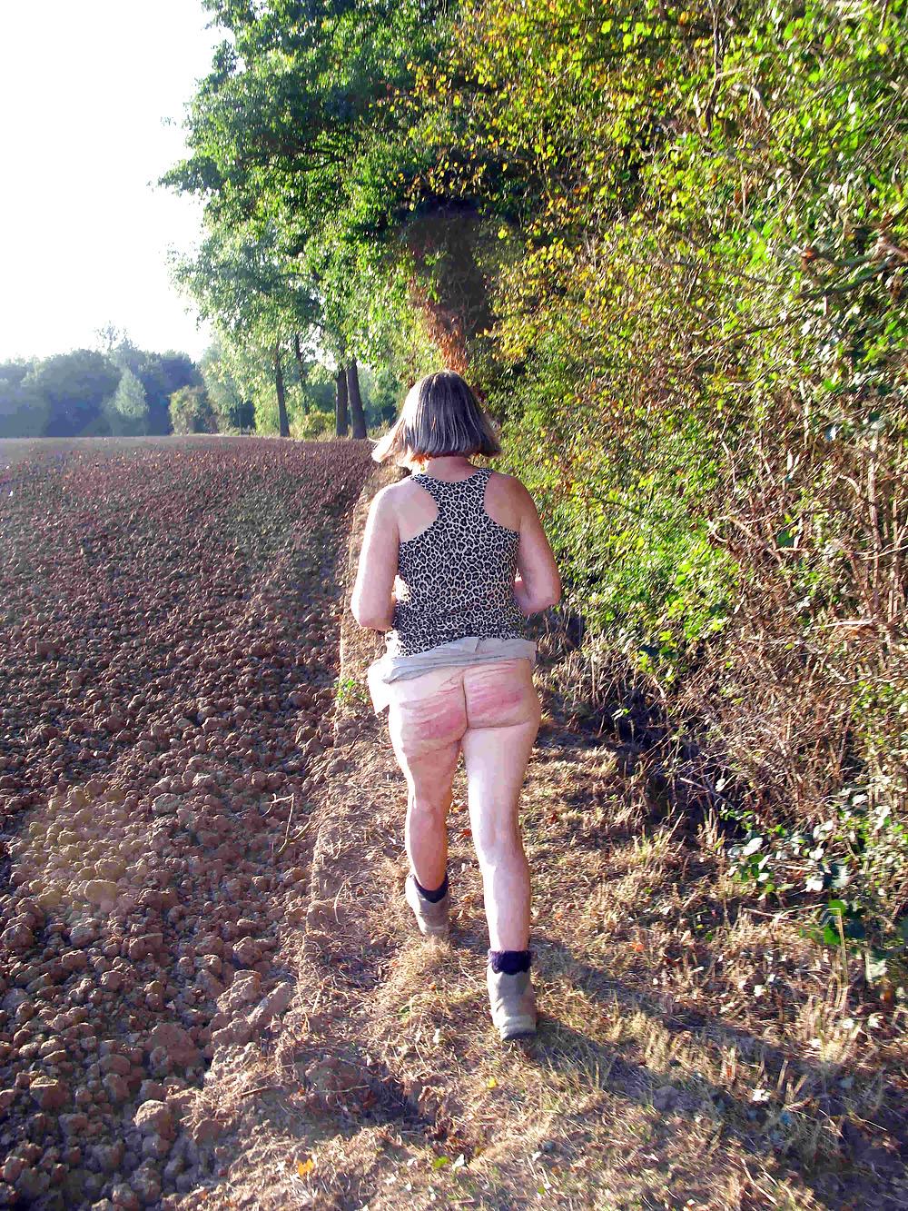15P Walk In Country