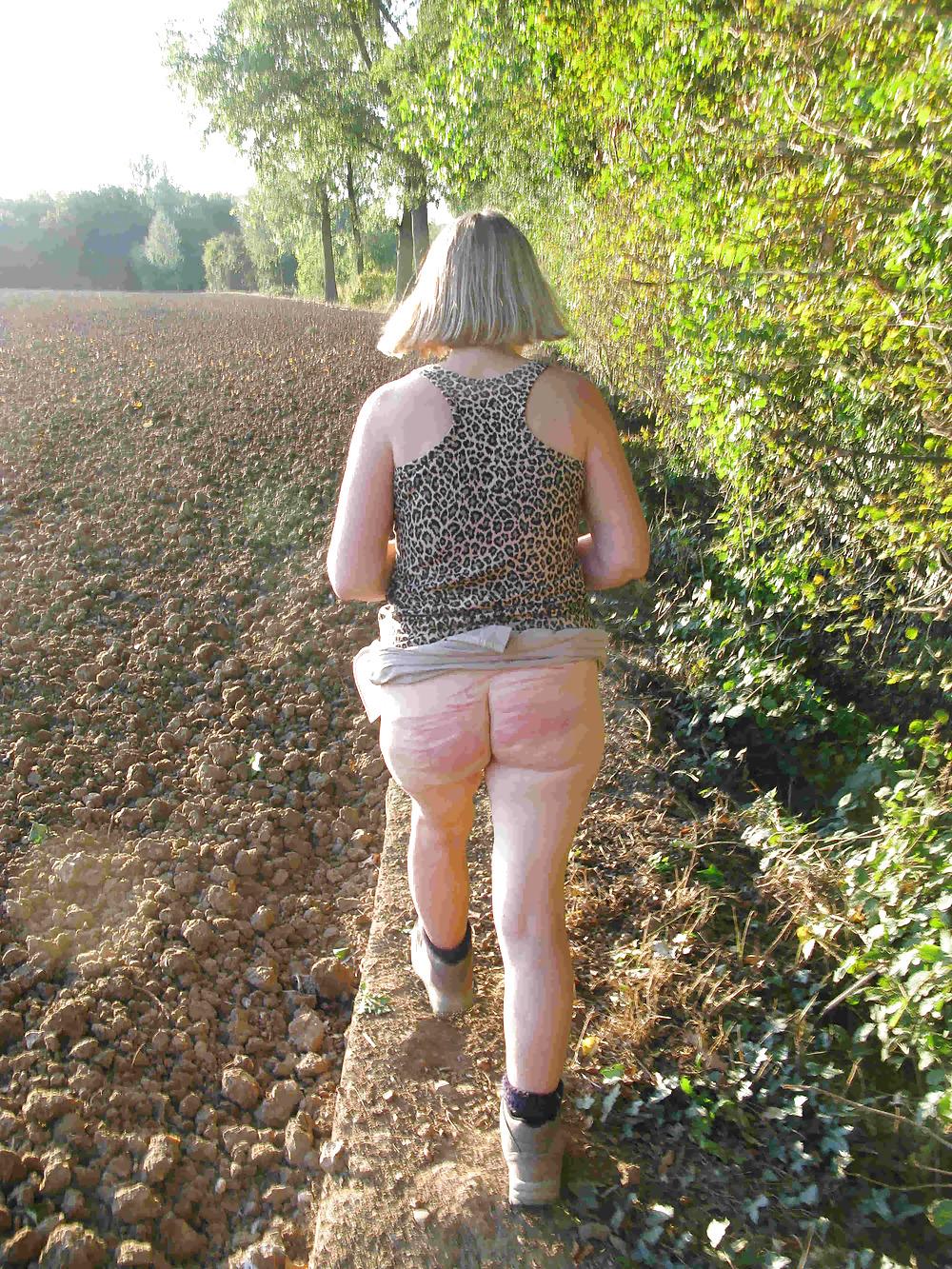 15P Walk In Country