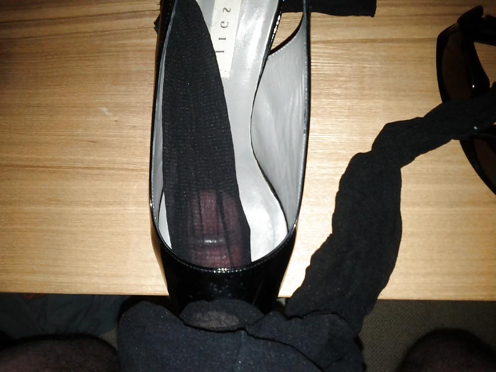 13P Shoe fuck while girlfriend is out!! 