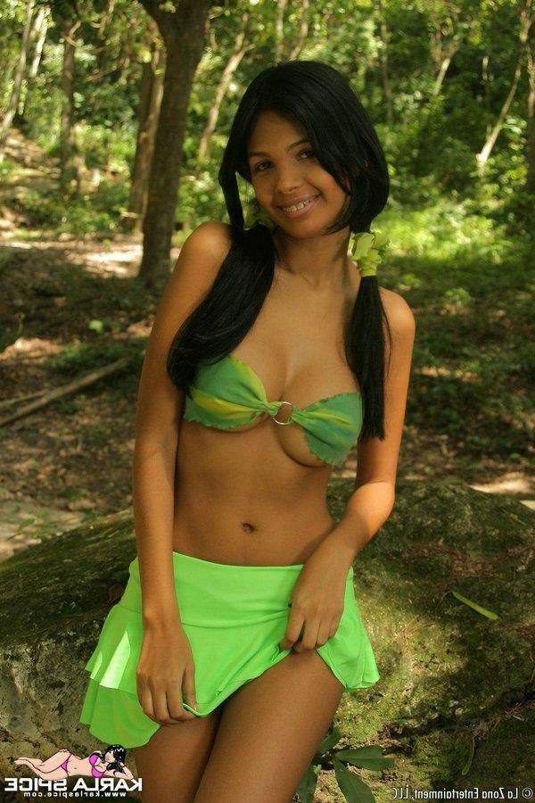15P Pictures of Karla Spice dressed for some hot St. Patty's Day sex