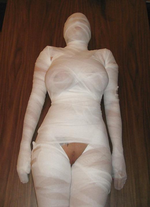 25P Jennique Adams. Mummy.