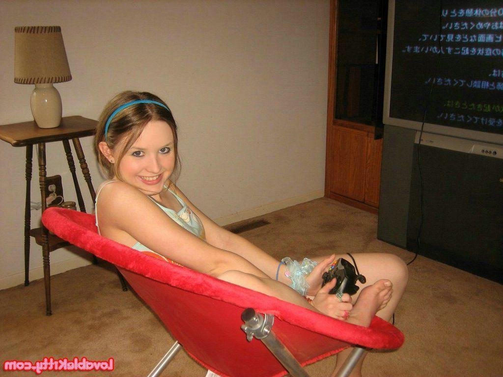15P Pictures of teen girl Lovable Kitty getting kinky with a video game