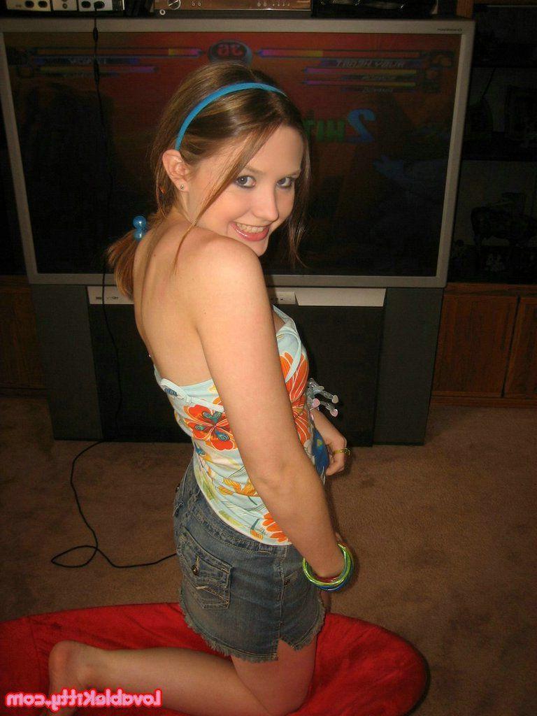 15P Pictures of teen girl Lovable Kitty getting kinky with a video game