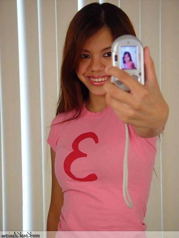 16P Pictures of teen Kona Kalani taking pics of her hot sexy ass