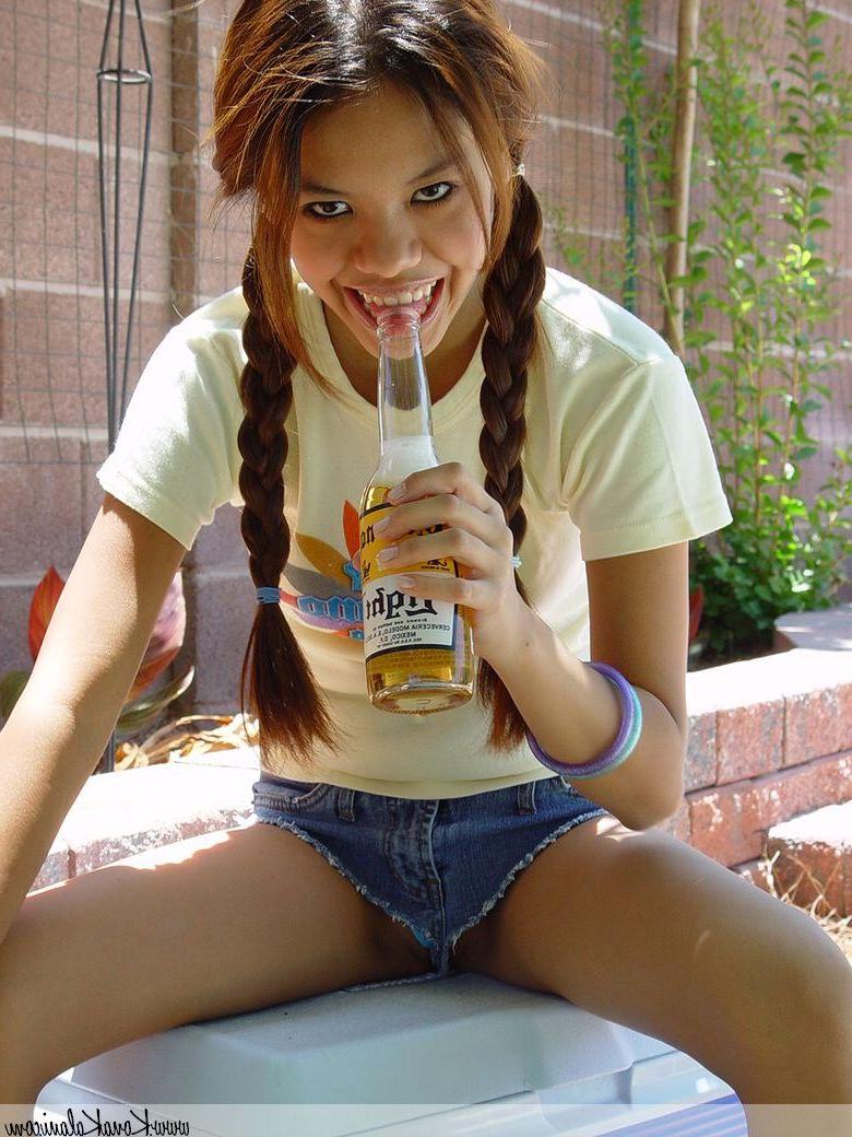 14P Pictures of teen Kona Kalani teasing in pigtails and short shorts