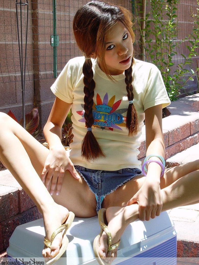 14P Pictures of teen Kona Kalani teasing in pigtails and short shorts