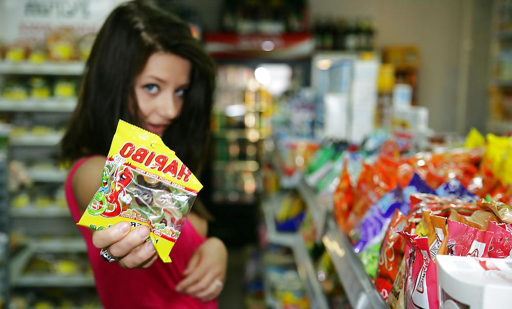 15P Anna in the Shop