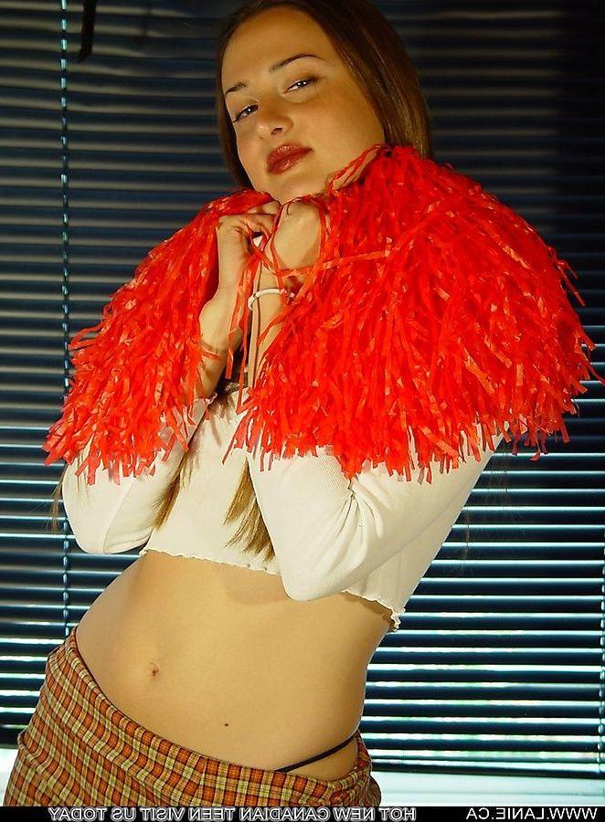 20P Pictures of teen amateur Lanie.ca showing her hot boobies