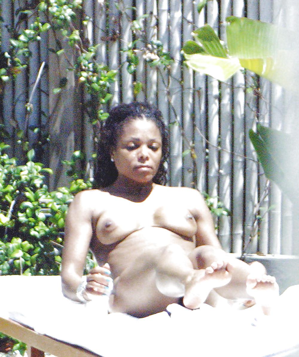 11P Celebrities Nude Pussy & Cameltoe Mix #rec