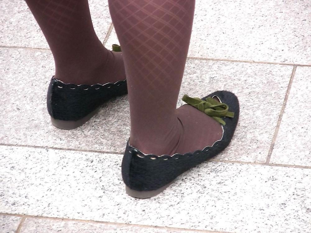 24P Japanese Candids - Feet on the Street 07