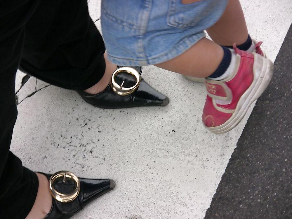 24P Japanese Candids - Feet on the Street 07