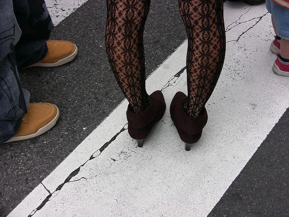 24P Japanese Candids - Feet on the Street 07