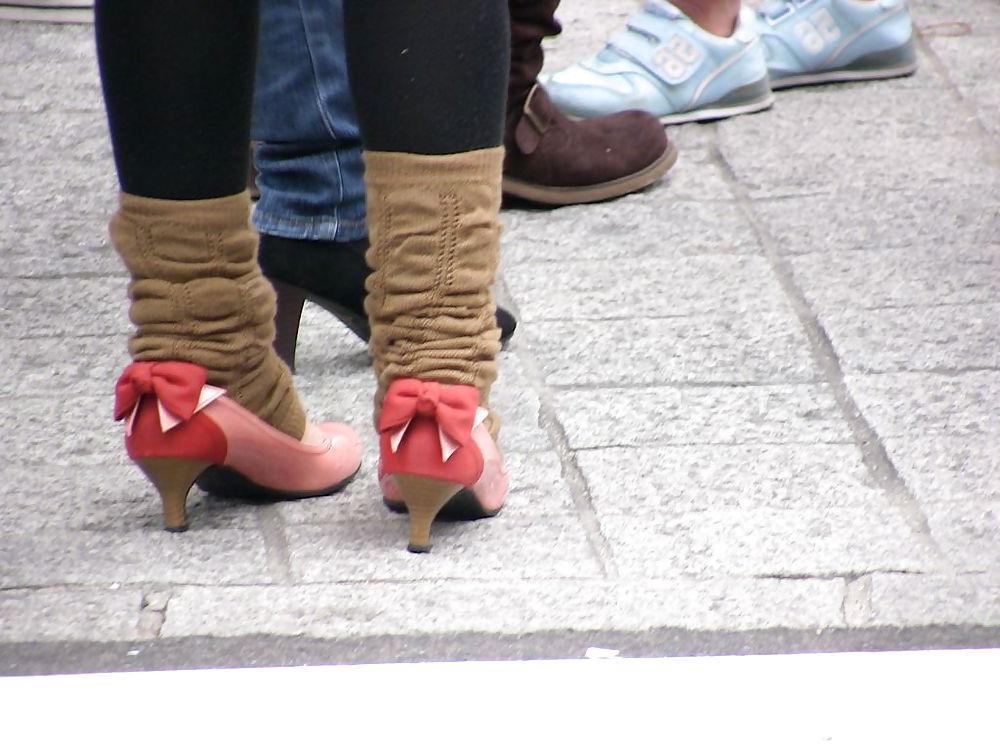 24P Japanese Candids - Feet on the Street 07