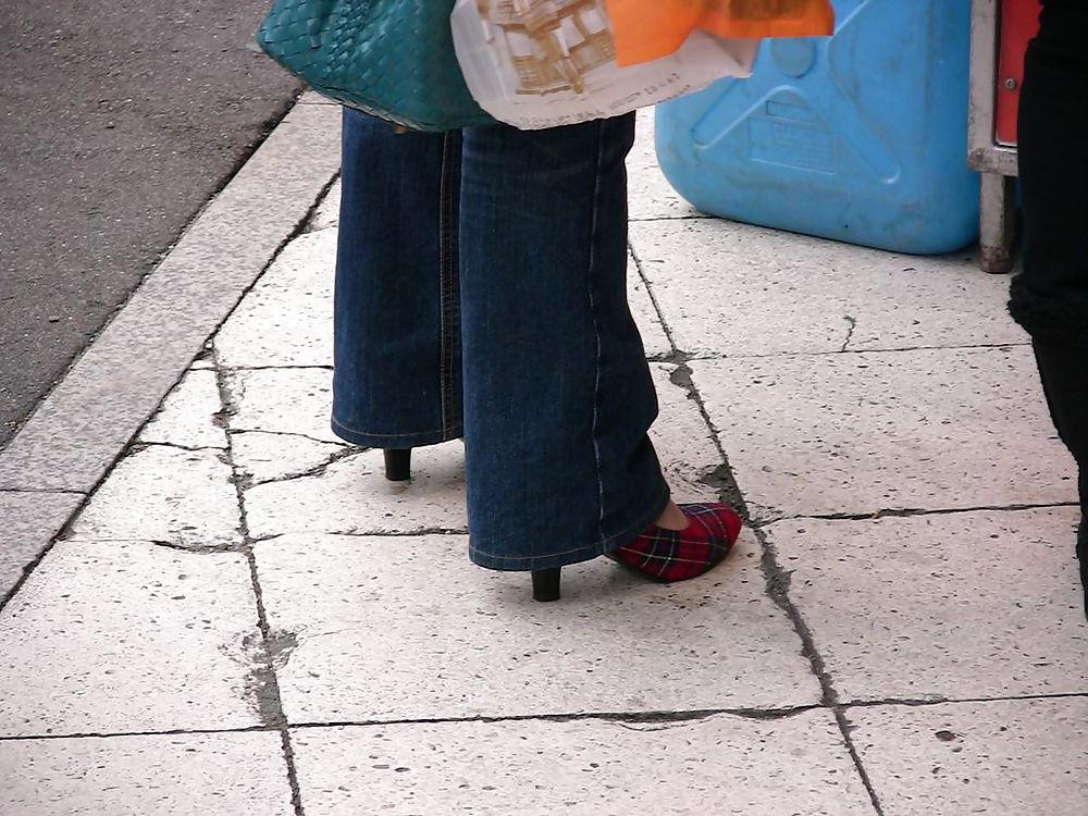 24P Japanese Candids - Feet on the Street 07