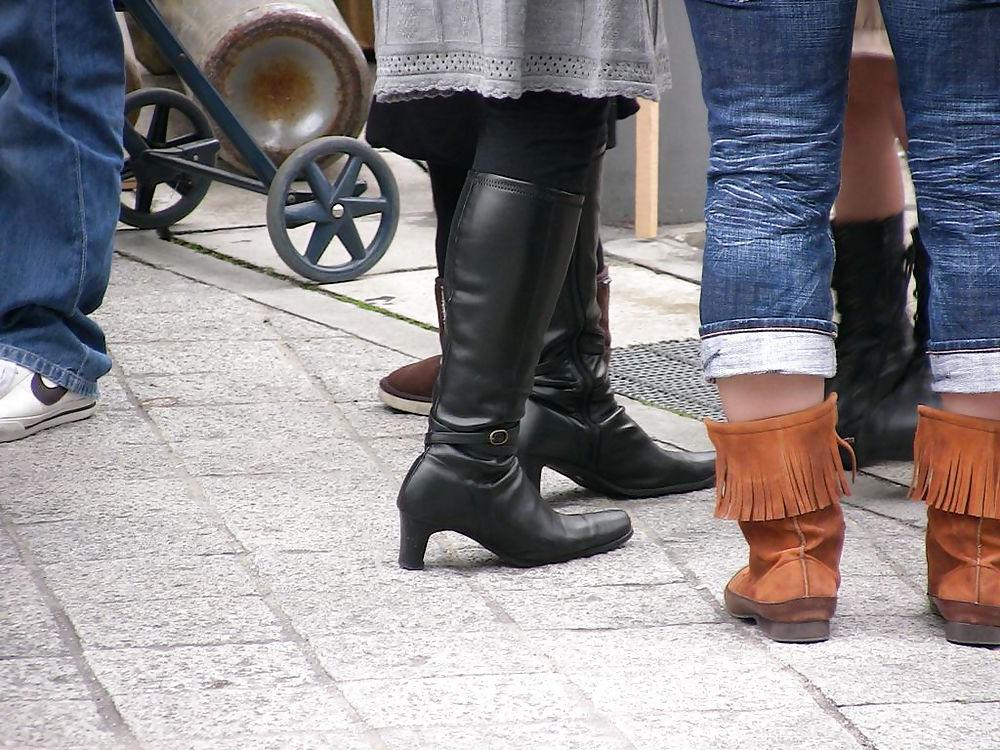 24P Japanese Candids - Feet on the Street 07