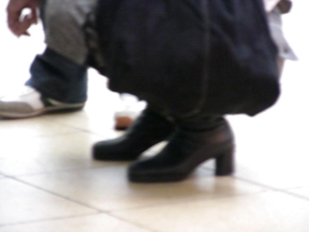 24P Japanese Candids - Feet on the Street 07