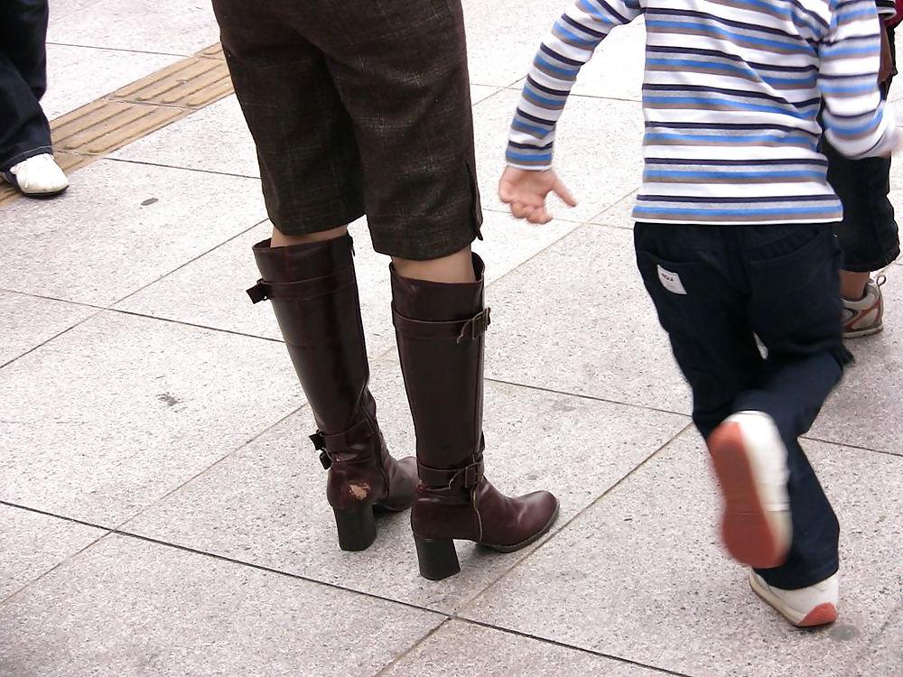 24P Japanese Candids - Feet on the Street 07