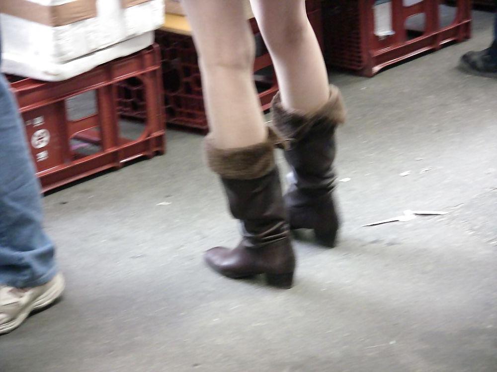 24P Japanese Candids - Feet on the Street 07