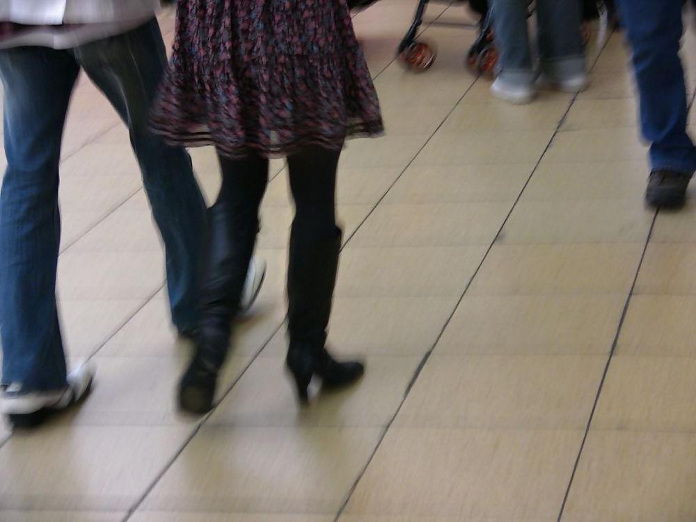 24P Japanese Candids - Feet on the Street 07
