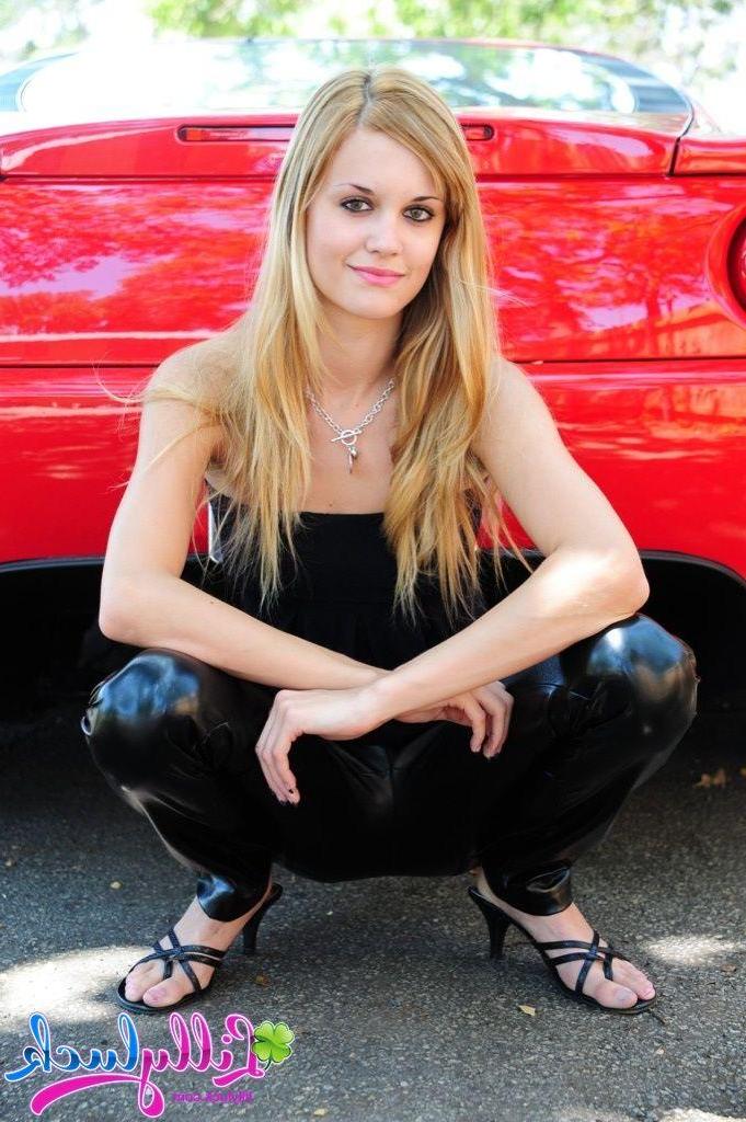 20P Pictures of teen Lilly Luck showing her boobs in a sports car