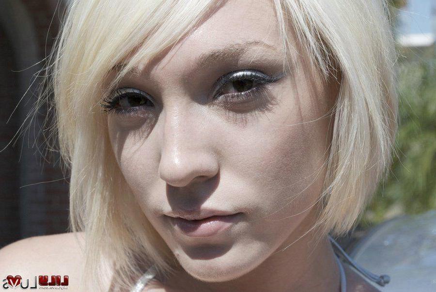 16P Pictures of teen Lily Luvs giving your car a sexy wash