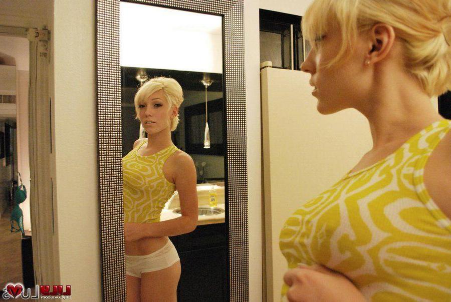 16P Pictures of Lily Luvs showing off her hot legs