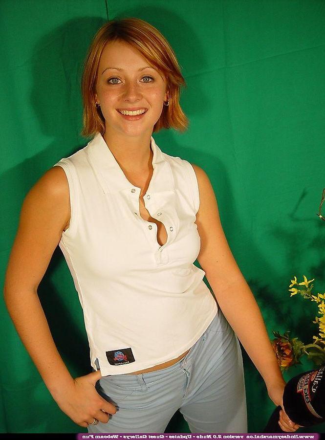 20P Pictures of Lindsey Marshal playing one hot-ass game of golf
