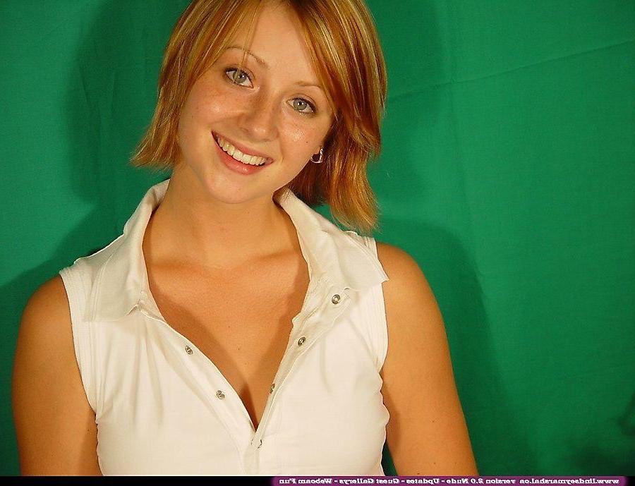 20P Pictures of Lindsey Marshal playing one hot-ass game of golf