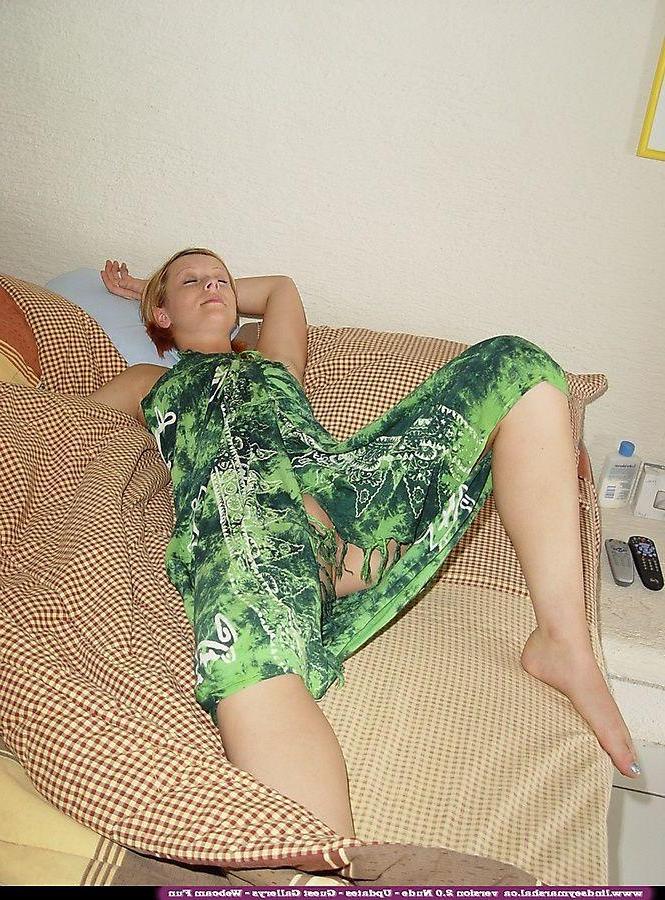 20P Pictures of Lindsey Marshal getting all naked just for you